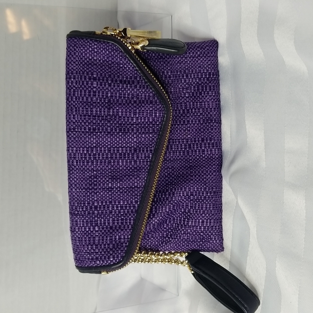 HENRI BENDEL WRISTLET IN PURPLE  CANVAS